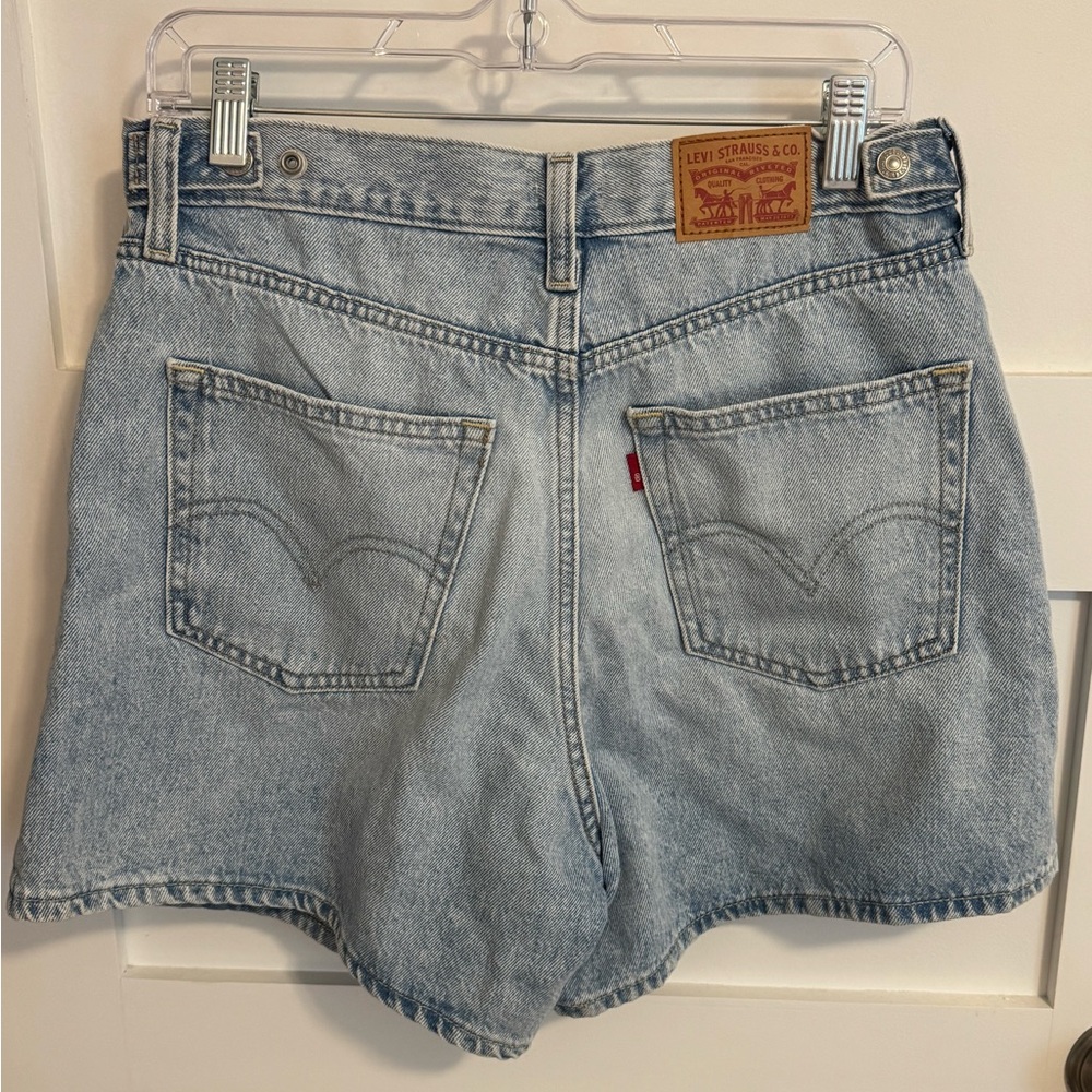 Levi's Cinch Waist Mid-Thigh Shorts - Picture 2 of 4
